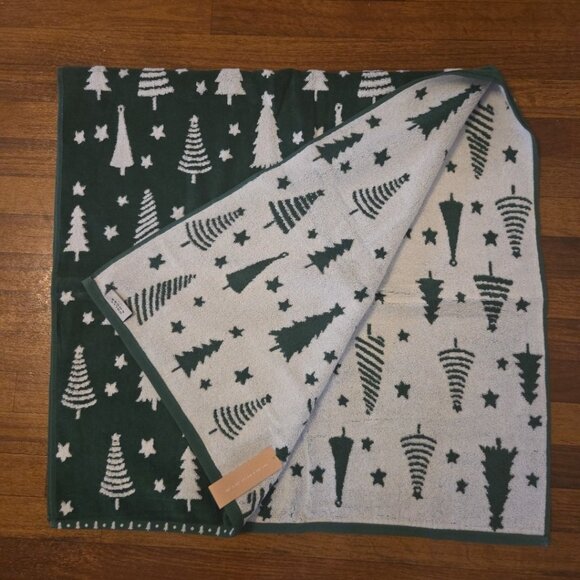 Green Christmas Tree Bath Towel Holly & Moss NEW 28" x 52" Holiday Linens - Picture 3 of 7